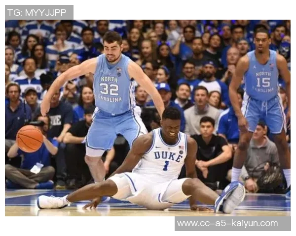 杜克女篮发布阿贾威尔逊签名鞋AOne特别版经典黑蓝配色款式